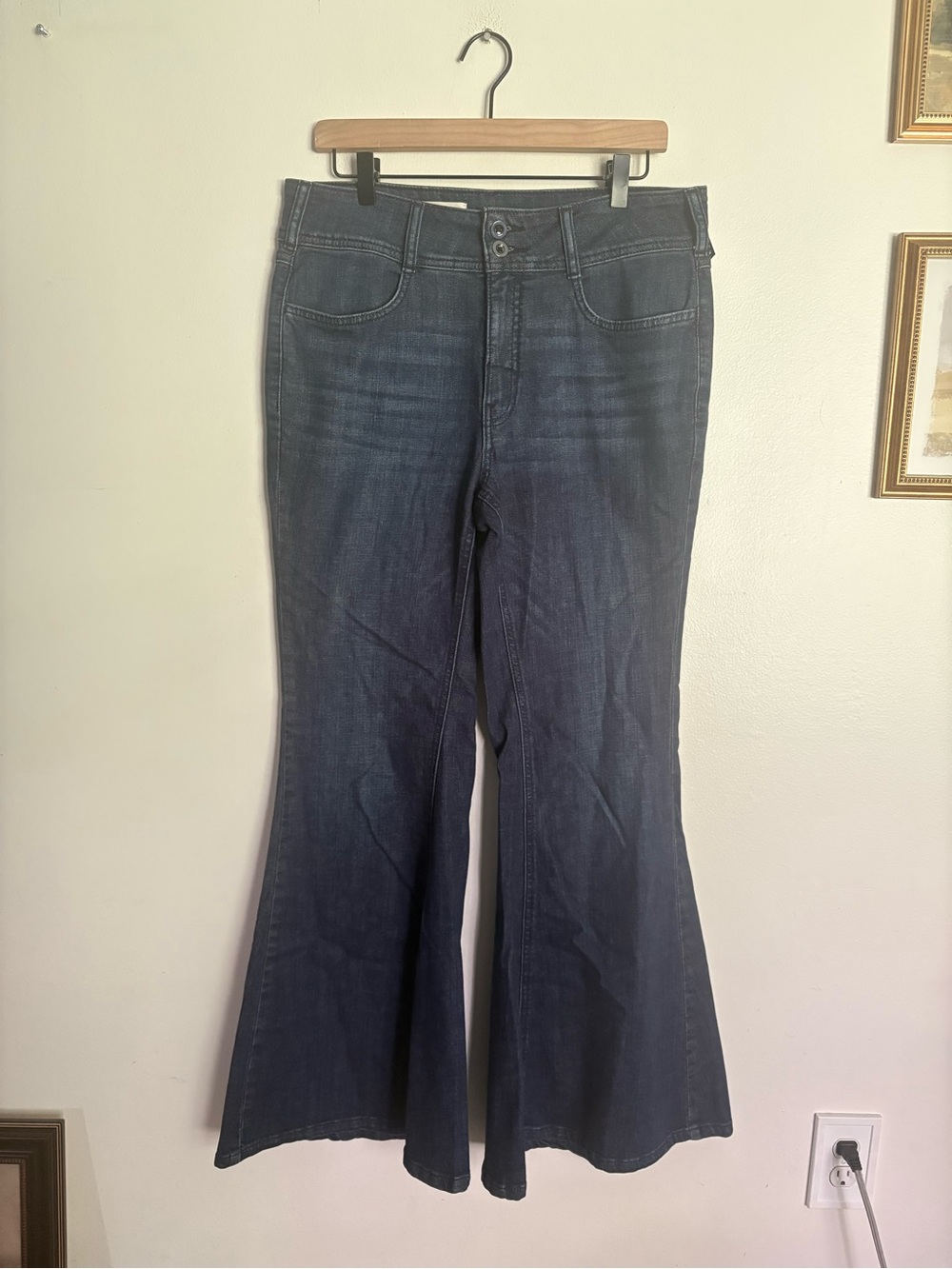 Anthropologie Pilcro Trouser Flare Bell Bottom Jeans Chic Women’s size 31 EUC